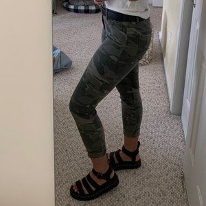 Camouflage skinny jeans